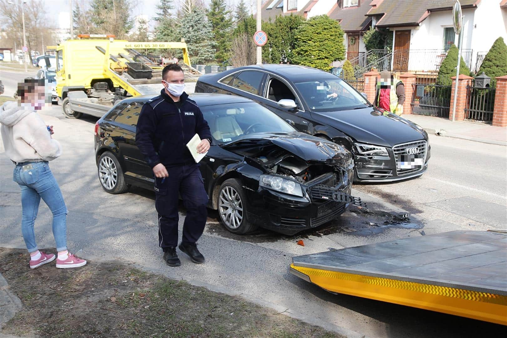 Audi zderzyło się z Audi na ul. Iwaszkiewicza