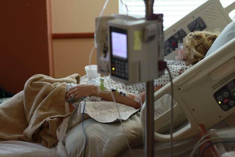 Rekordowa liczba pacjent&oacute;w covidowych pod respiratorami