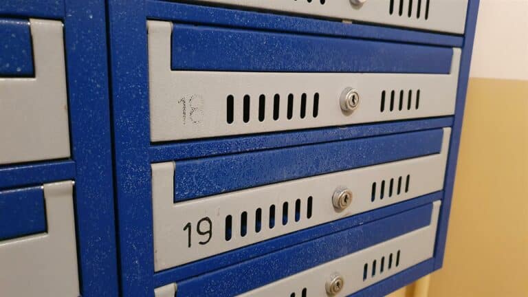 Kolejni mieszkańcy poddają w wątpliwości jakość sprzątania na klatkach