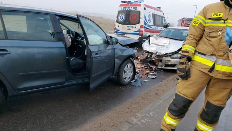 19-latek nie opanował auta i doprowadził do wypadku