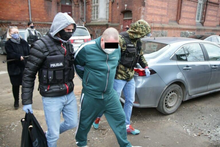 Tymczasowy areszt dla Marcina Ł. Kim jest podejrzany o zniszczenie grobów na ul. Poprzecznej?