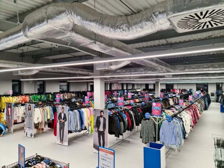 Niedługo otwarcie w Olsztynie olbrzymiego sklepu z odzieżą używaną