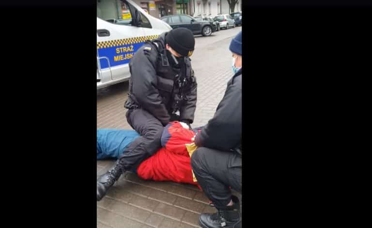 Kontrola po nagraniu interwencji strażników miejskich