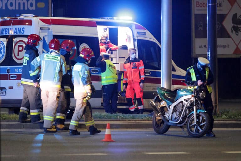 18-latek wywr&oacute;cił się motocyklem na środku jezdni koło Galerii Warmińskiej