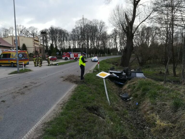 Brawurową jazdę zakończył dachowaniem w rowie