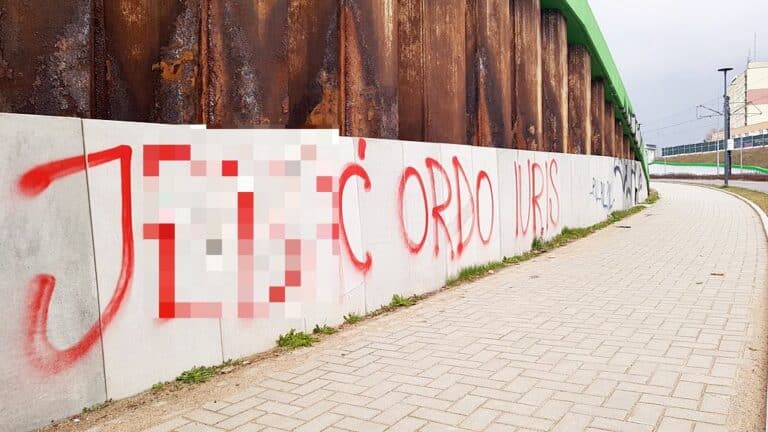 Akt wandalizmu na ul. Obiegowej związany z Ordo Iuris