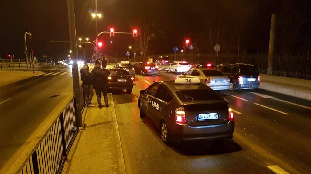 Kolizja z udziałem taksówki i BMW wypadek Wiadomości