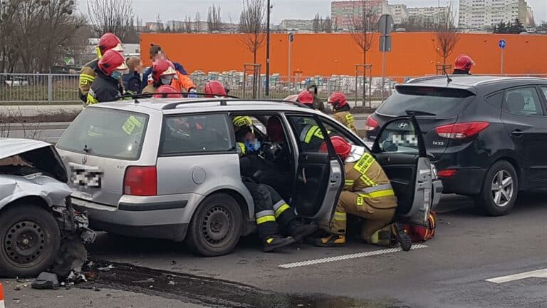 Na ul. Towarowej zderzyły się tam trzy auta osobowe
