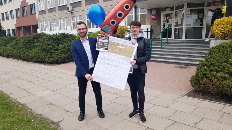 Partia KORWiN wysłała PITy w kosmos