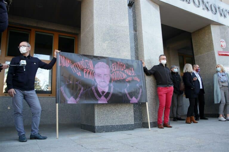 Wiceprezesi Sądu Rejonowego w Olsztynie za przywróceniem Juszczyszyna do pracy