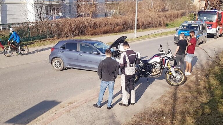 28-latka potrąciła motocyklistę i jego pasażerkę