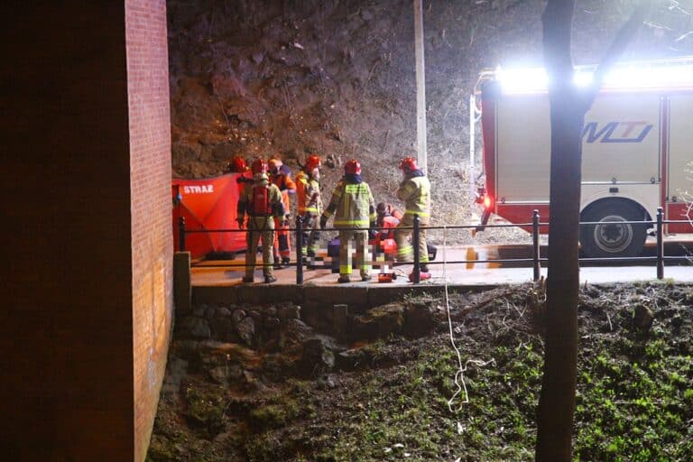 Zginęła na miejscu. Młoda kobieta skoczyła z wiaduktu do rzeki