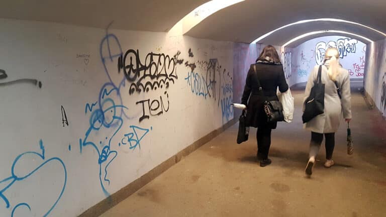 Podziemne przejście pomazane. Niedawno zostało wyremontowane