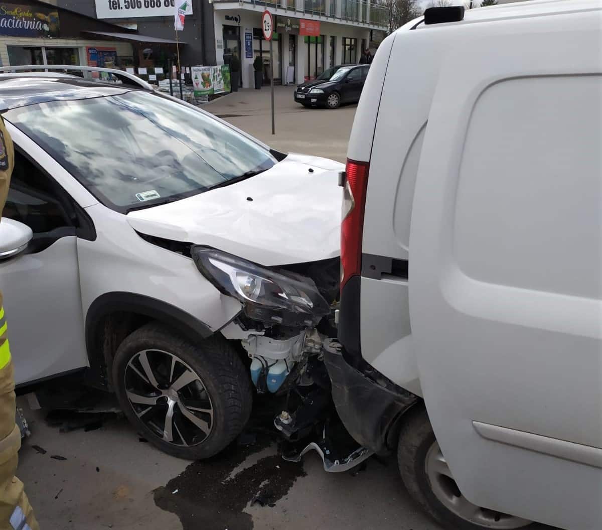 Pijany kierowca uszkodził auta w Barczewie. Media: to były burmistrz pijany kierowca Olsztyn, Wiadomości