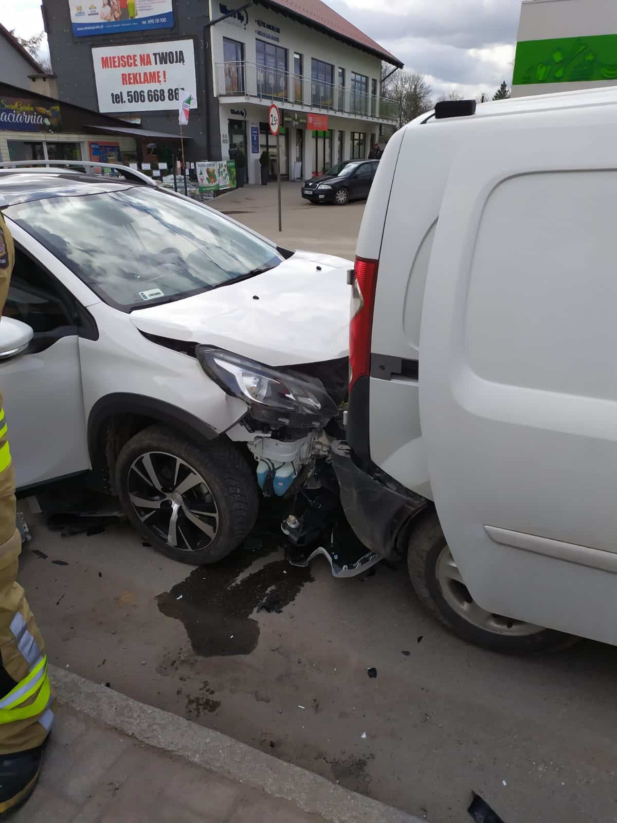 Pijany kierowca uszkodził auta w Barczewie. Media: to były burmistrz pijany kierowca Wiadomości