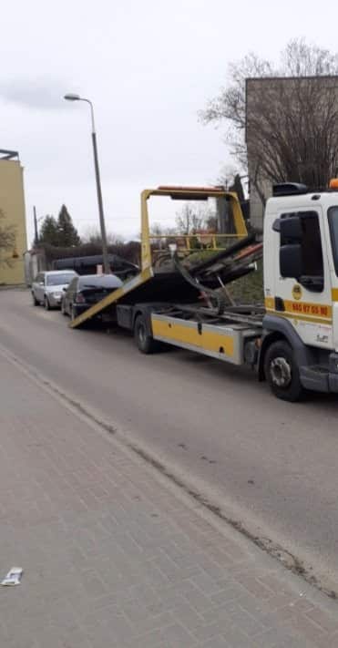 Porzucone BMW usunięte z ulicy Żołnierskiej straż miejska Wiadomości