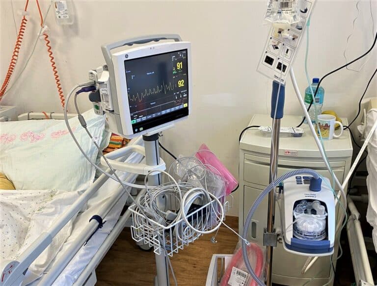 Zajętych jest 67 proc. łóżek covidowych i 71 proc. respiratorów