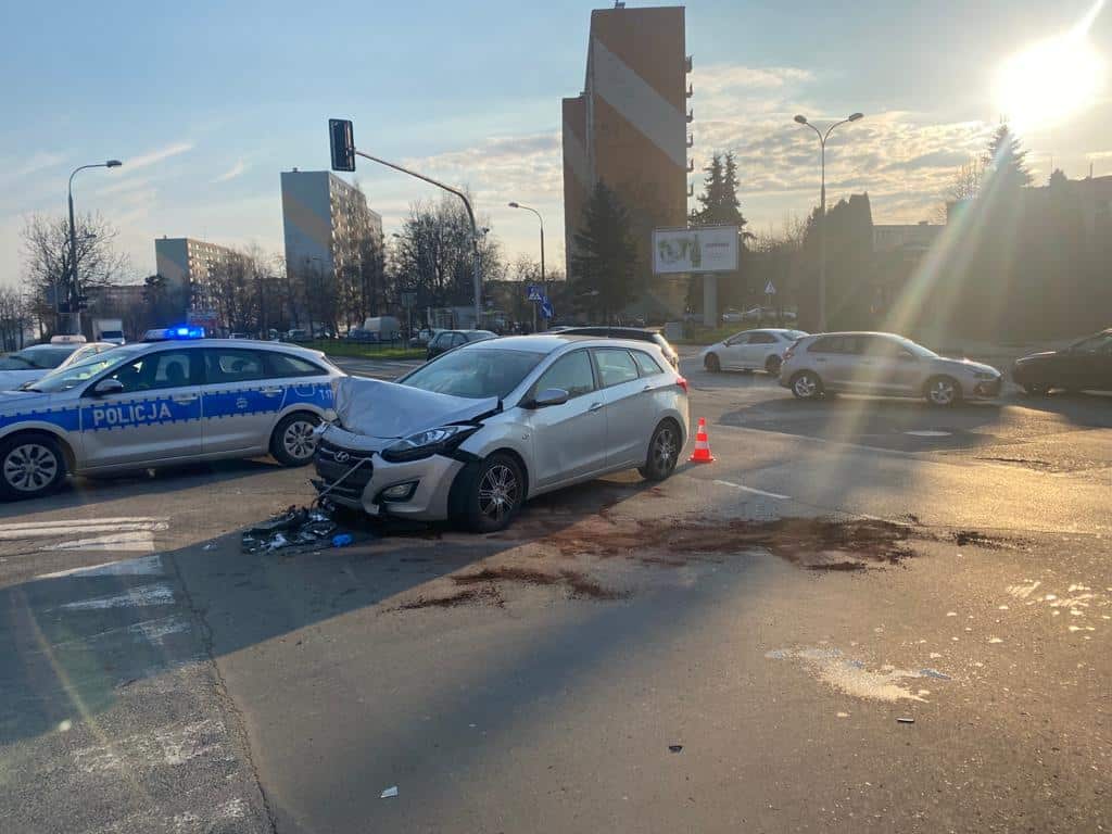 Kolizja Audi z Hyundaiem na skrzyżowaniu Dworcowa-Żołnierska wypadek Wiadomości