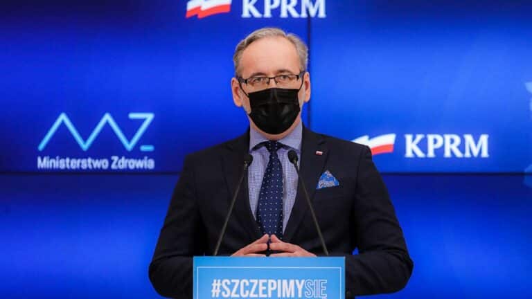 Jest luzowanie obostrzeń i decyzja o noszeniu maseczek