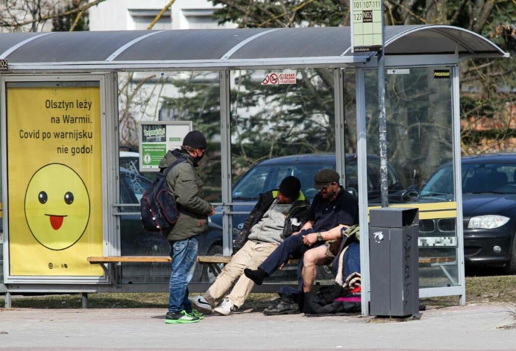 Bezdomni przebierają się na przystankach? Takie widoki tylko w Olsztynie Wiadomości, Olsztyn