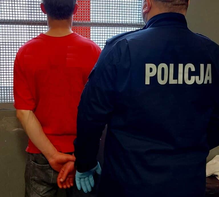 Ukrywał się przed wymiarem sprawiedliwości. Wpadł bez maseczki