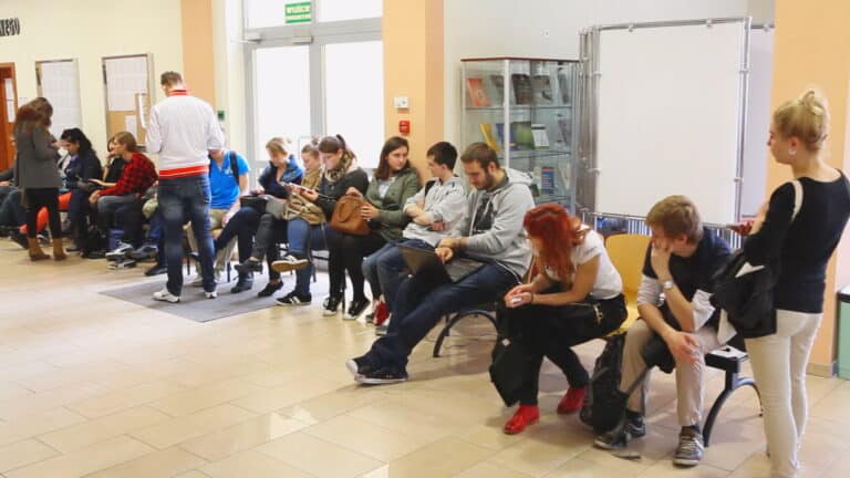 Kiedy studenci UWM powr&oacute;cą na uczelnię? Są dwa scenariusze