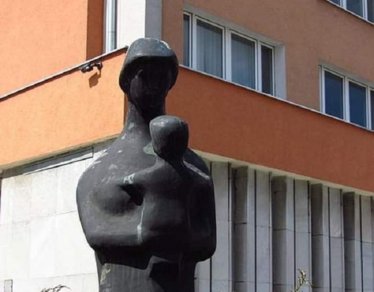 Mieszkańcy wybrali nowe miejsce dla rzeźby "Macierzyństwo" Wiadomości, Olsztyn, zPAP