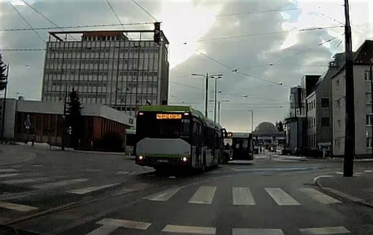 Kierowca autobusu miejskiego doprowadził prawie do tragedii