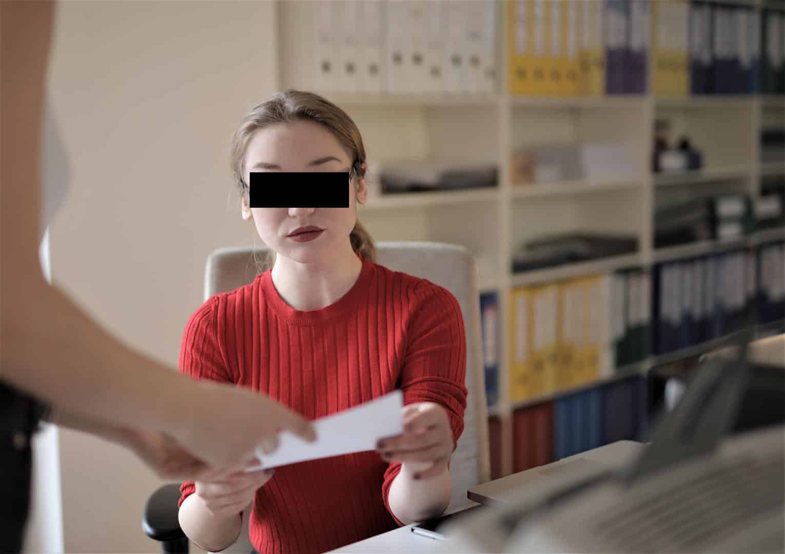 Księgowa przez 11 lat opłacała swoje rachunki z firmowego konta Olsztyn, Wiadomości