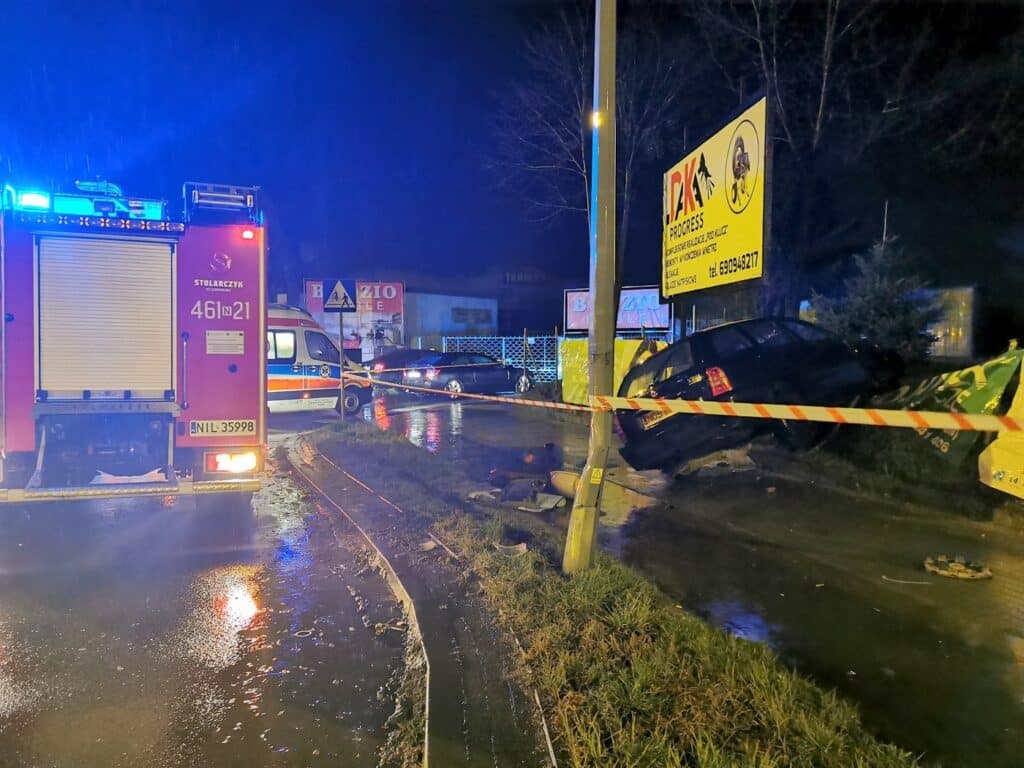 Nocne szarżowanie zakończył wypadkiem na rondzie pijany kierowca Wiadomości, Iława