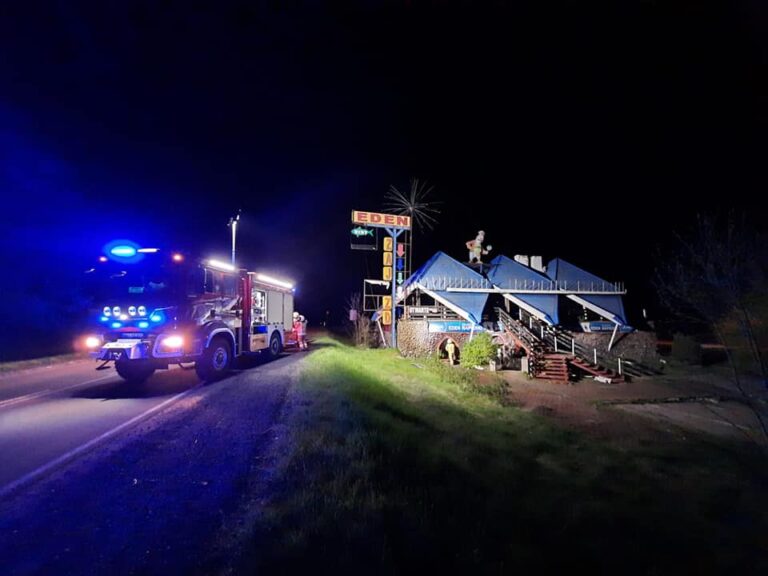 Spłonął budynek po dawnym, kultowym zajeździe na S7