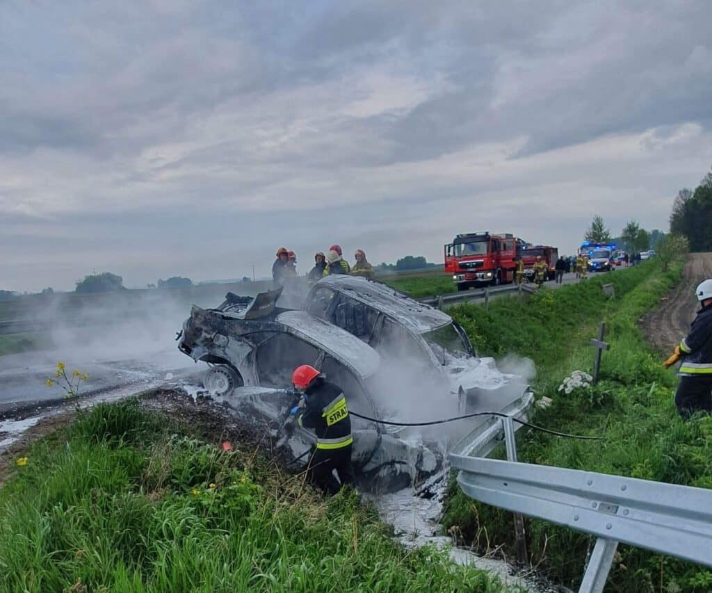 Bohater z Olsztyna uratował mężczyznę z płonącego samochodu