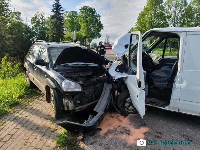 Czołówka z samochodem dostawczym. Dwie osoby w szpitalu