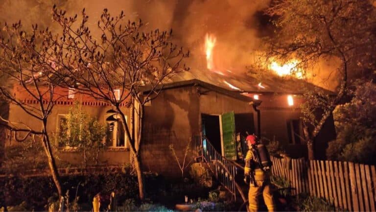 Pożar domu. Akcja trwała ponad 8 godzin