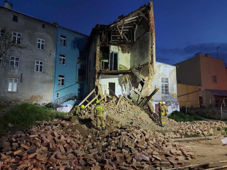 W nocy zawaliła się kamienica