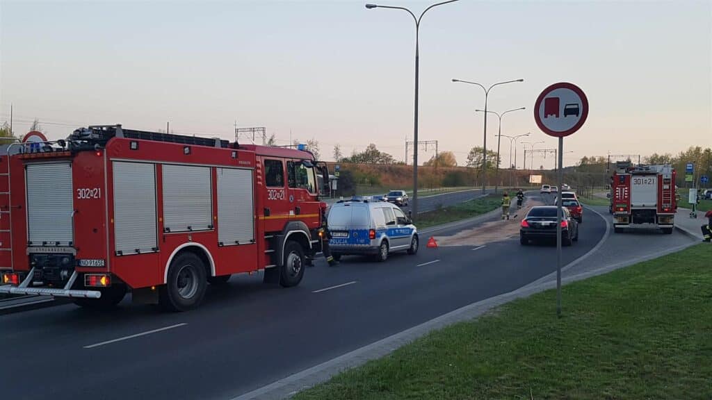 Z BMW wyciekły płyny. Motocyklista wywrócił się na śliskiej nawierzchni motoryzacja Wiadomości, Olsztyn