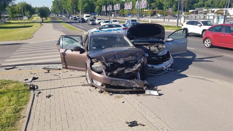 Wypadek pod Galerią Warmińską. Jedna osoba w szpitalu