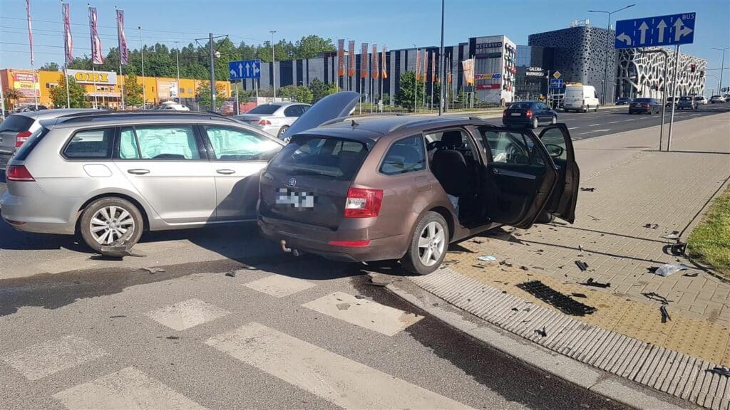 Wypadek pod Galerią Warmińską. Jedna osoba w szpitalu wypadek Wiadomości, Olsztyn