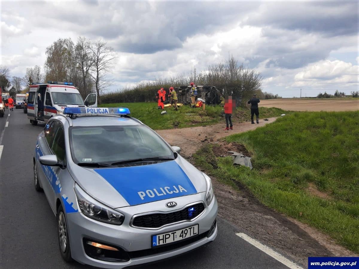 Uderzył w przepust i poleciał autem kilka metrów w powietrzu wypadek Wiadomości, Lidzbark Warmiński