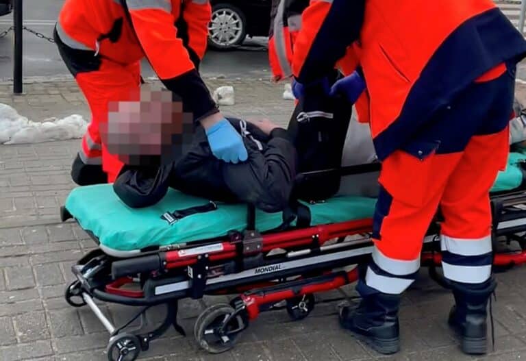 Brutalnie pobito gwiazdę serialu TVP. Ma złamany kręgosłup