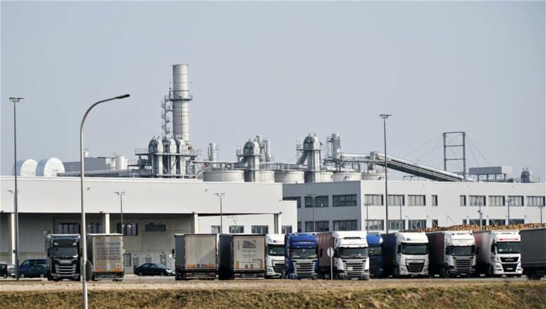 Co spływa do jeziora z fabryki Egger w Biskupcu?