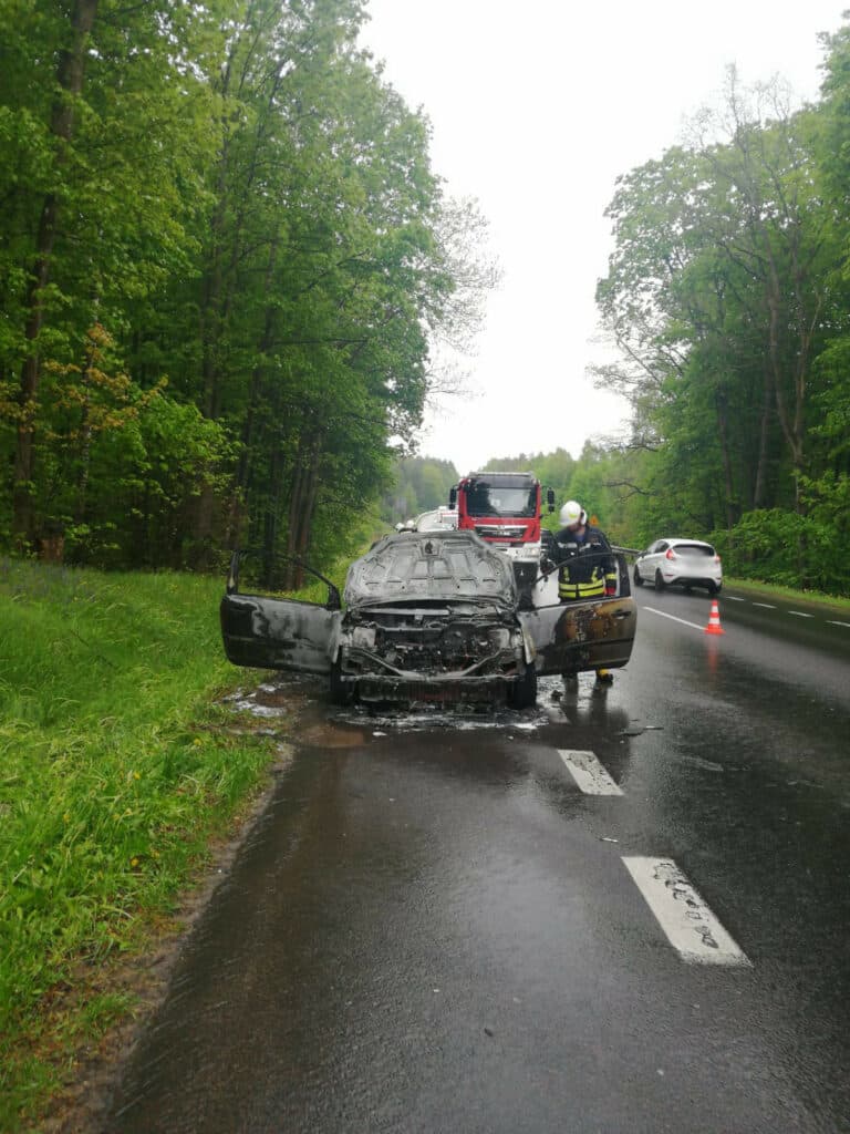 Utrudnienia na DK 51. Doszło do pożaru auta wypadek Wiadomości, Olsztyn