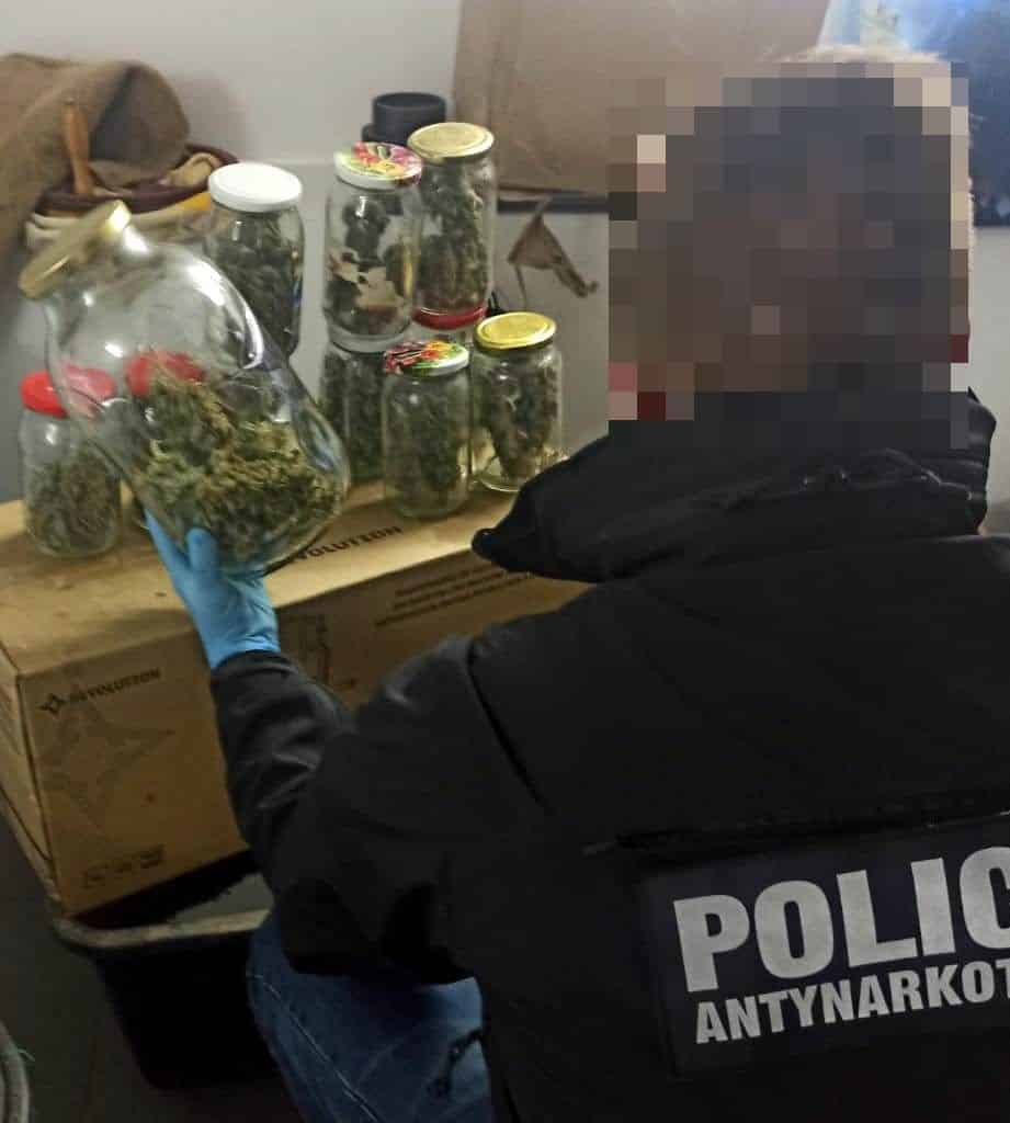 40-latek hodował marihuanę za zamurowaną ścianą domu narkotyki Wiadomości, Olsztyn, TOP