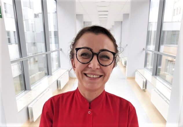 Asystent osoby ze szczeg&oacute;lnymi potrzebami w szpitalu dziecięcym