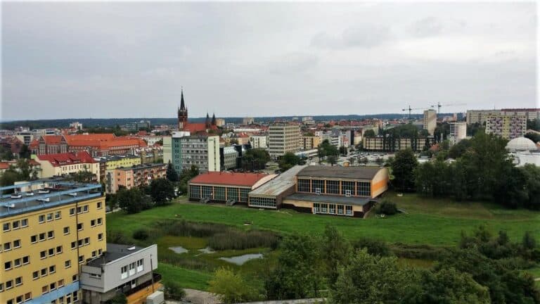 Milioner waha się, czy zapłacić za działkę po basenie. Jest zażenowany postawą p. Grzymowicza