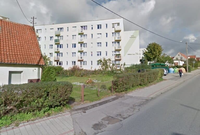 Nie mogła już tego wytrzymać. 81-latka wyszła z bloku i zaatakowała 10-letniego chłopca nożem