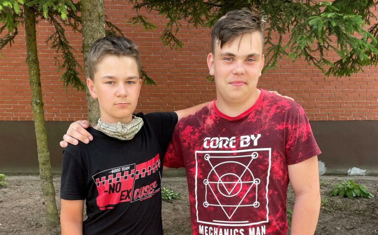 Nastolatkowie zatrzymali pędzący autobus. Kierowca miał zawał serca