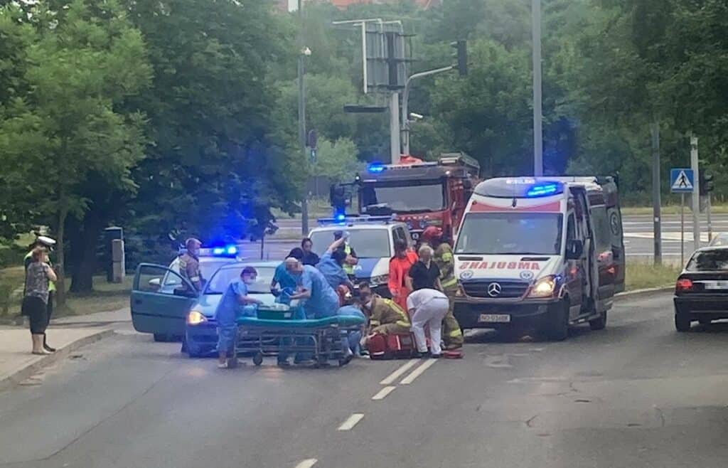 Potrącono 74-letnią pod szpitalem. Na pomoc przybiegł personel medyczny potrącenie Wiadomości, Olsztyn