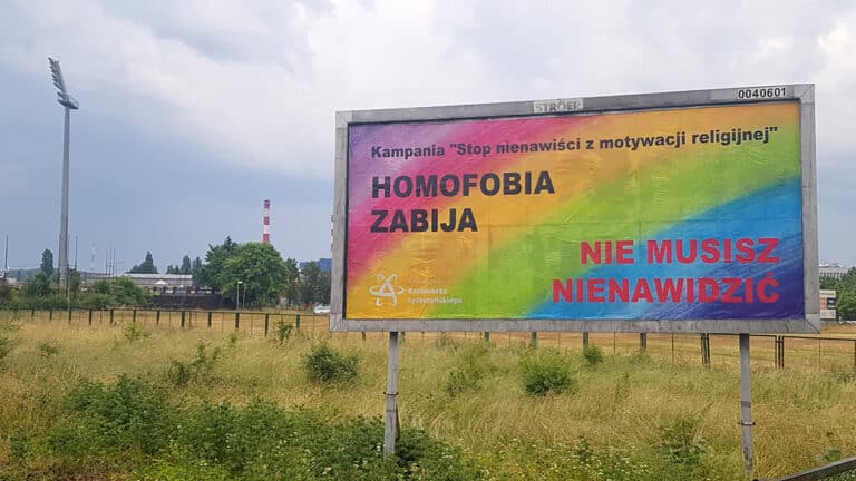 Kampania przeciw homofobii dotarła do Olsztyna. W mieście pojawił się billboard