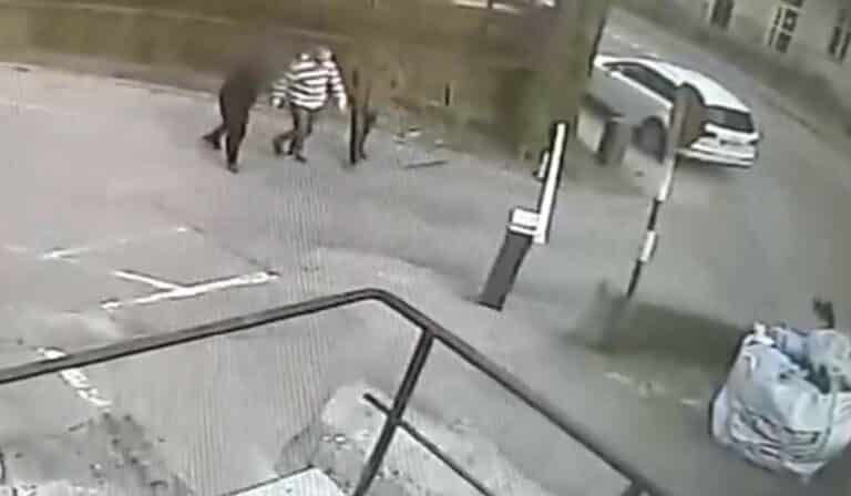 Niszczyciel kontra automatyczny szlaban. Kto wygrał „pojedynek” w centrum Olsztyna?